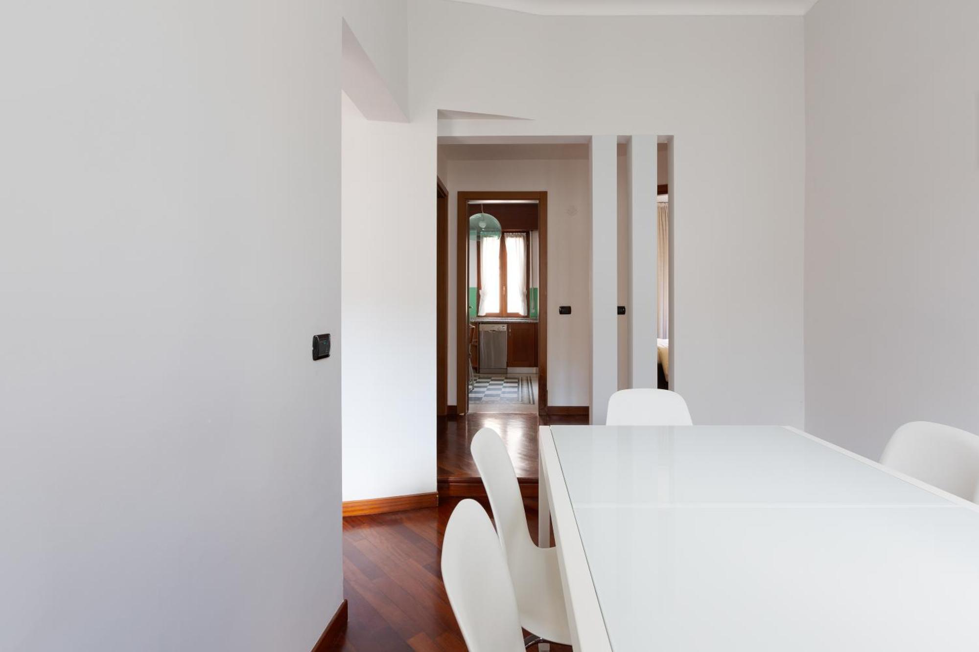 Sondrio M3 - Spacious With Balcony! Apartment
