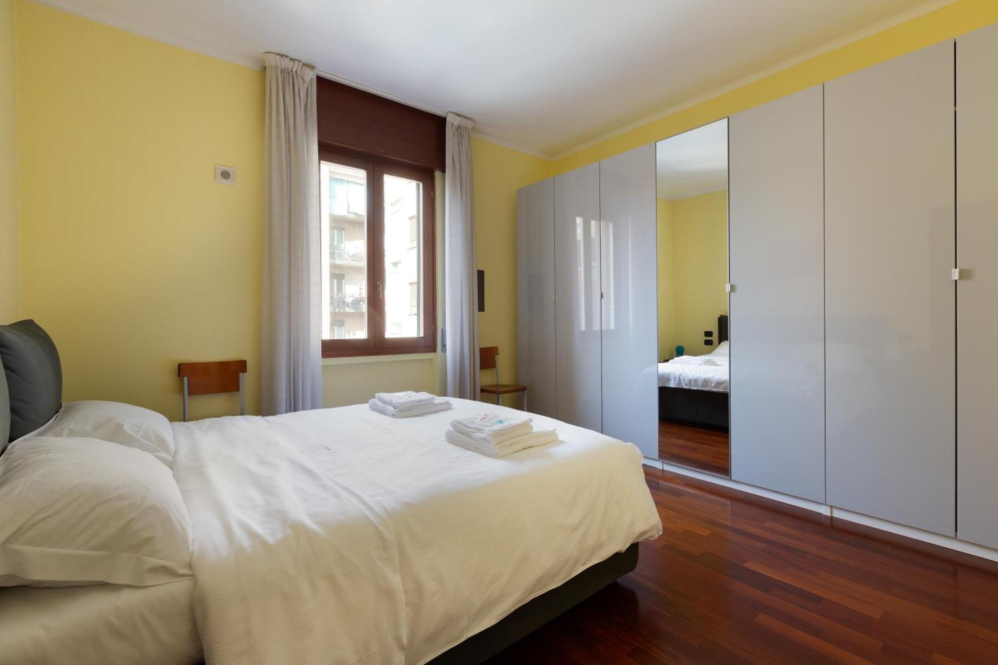 Sondrio M3 - Spacious With Balcony! Apartment Milan