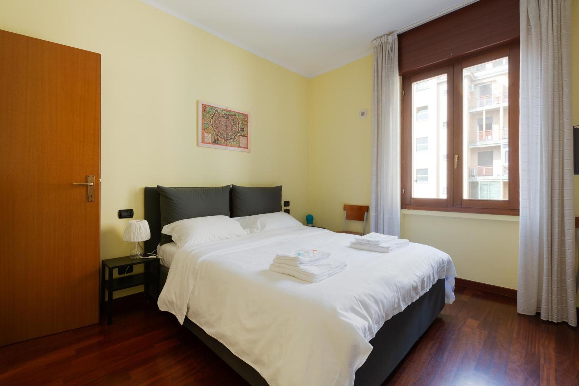 Sondrio M3 - Spacious With Balcony! Apartment