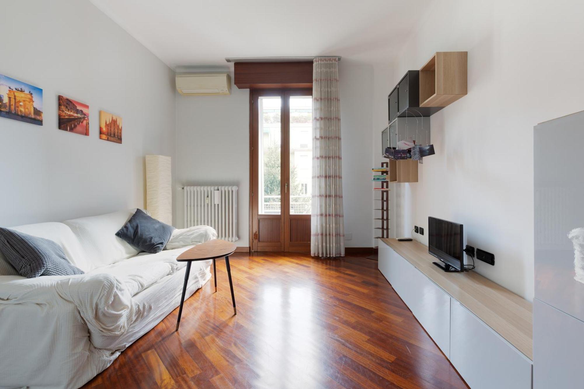 Apartment Sondrio M3 - Spacious With Balcony! *