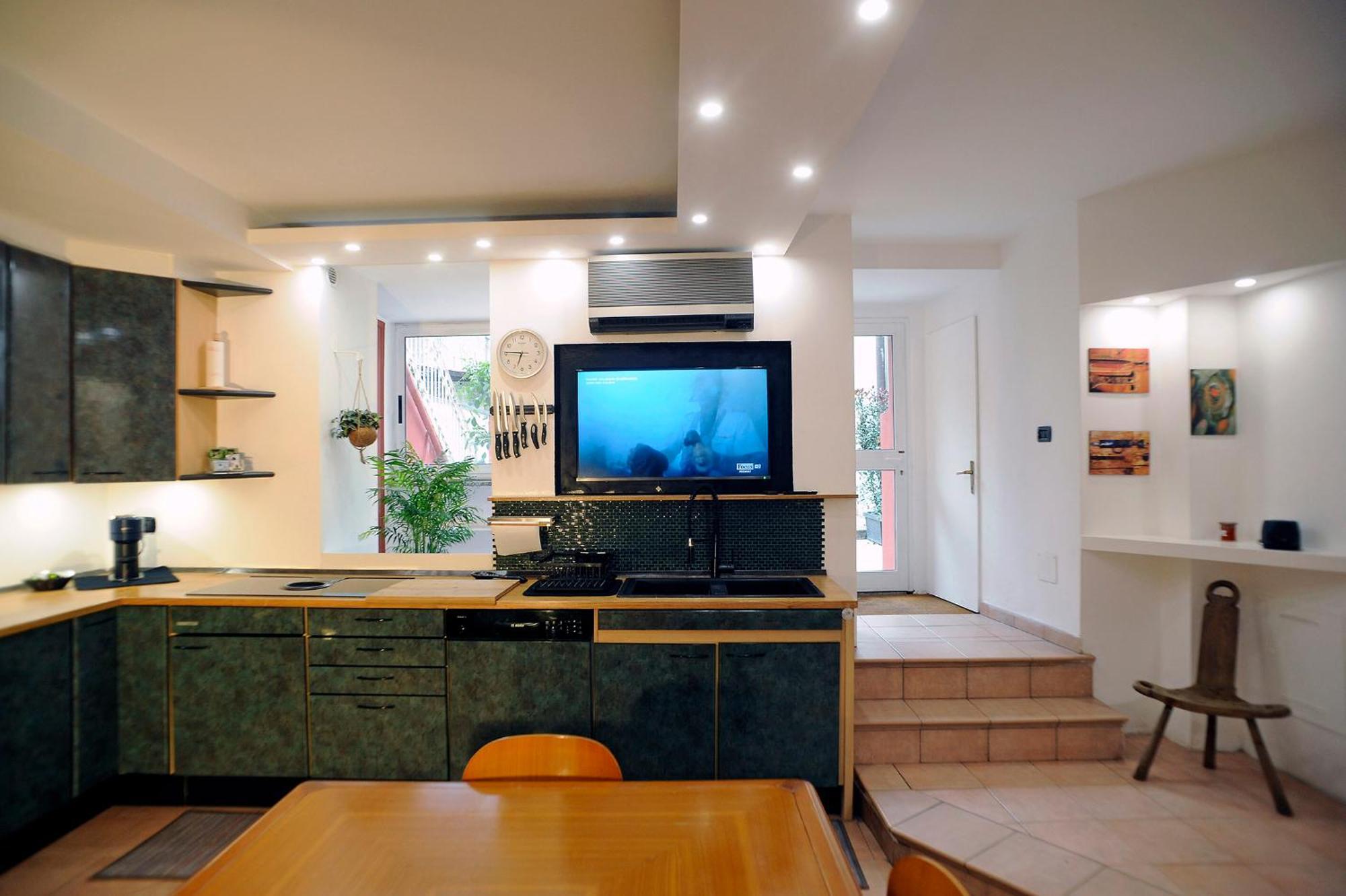 Youhosty - Secret Garden Apartment