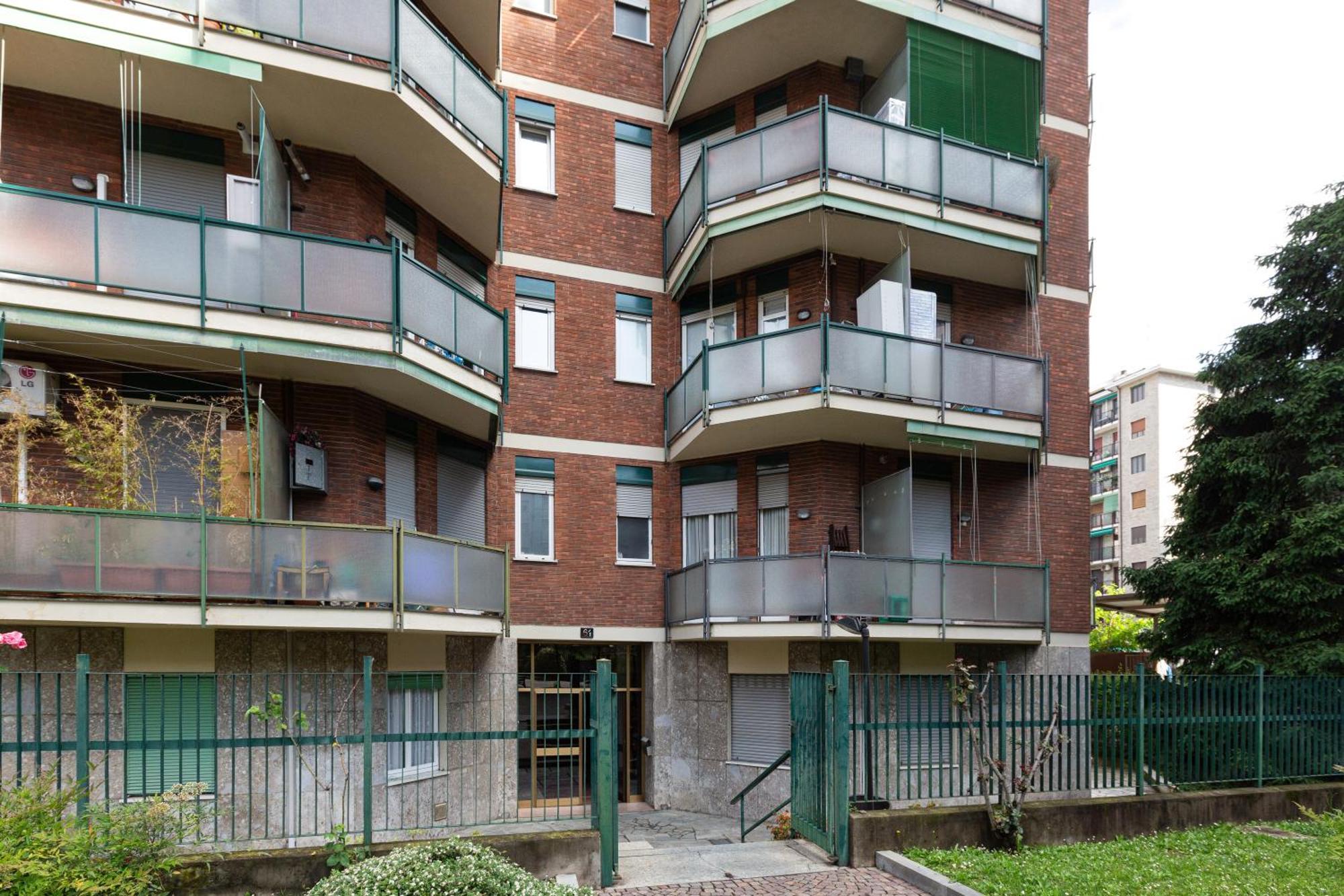 Apartment Lorenteggio-piazza Frattini Balcony *