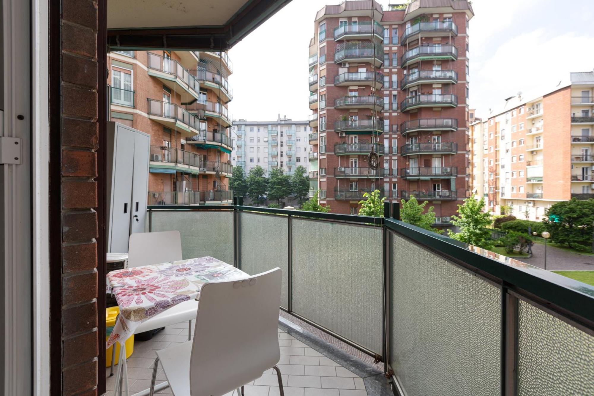 Lorenteggio-piazza Frattini Balcony Milan