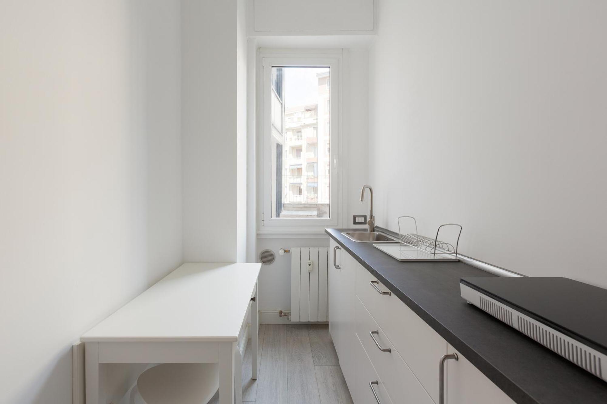 Milan-corso Lodi Cosy With Small Terrace Apartment *