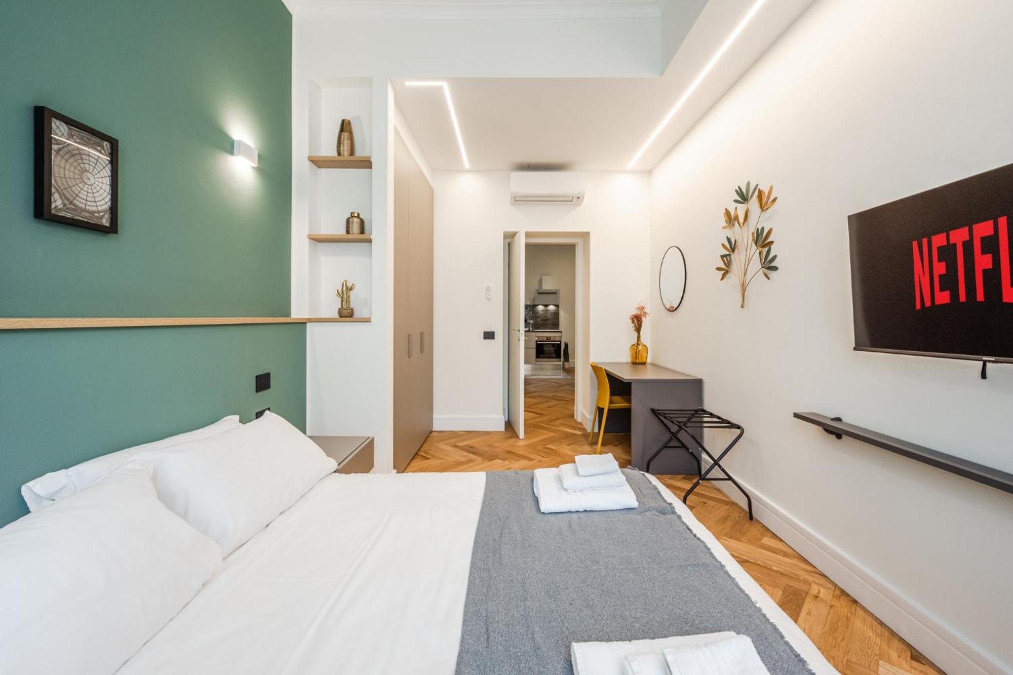 Modern 3-room Flat - Near Metro & Park Apartment *