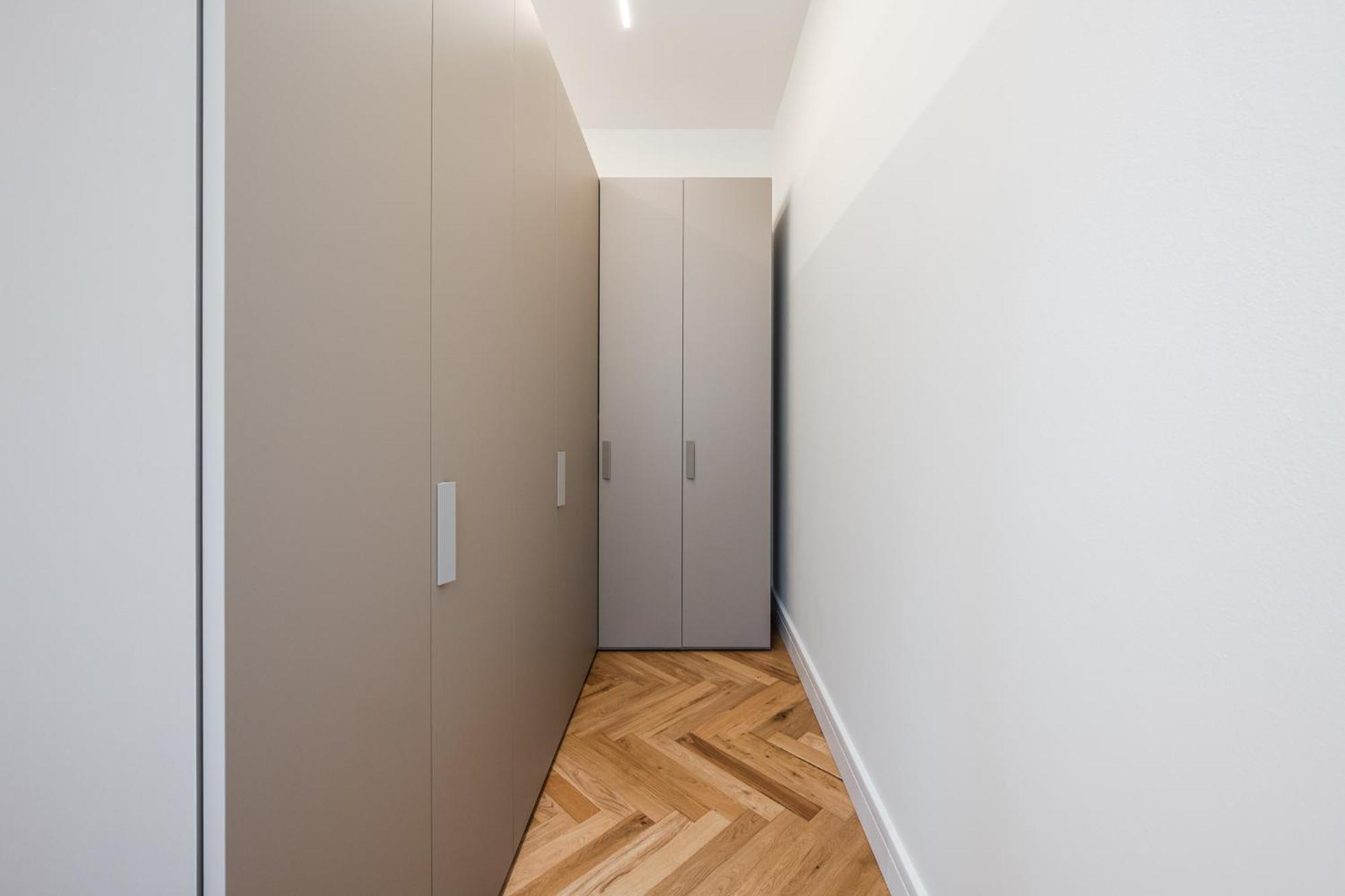 Modern 3-room Flat - Near Metro & Park Apartment *