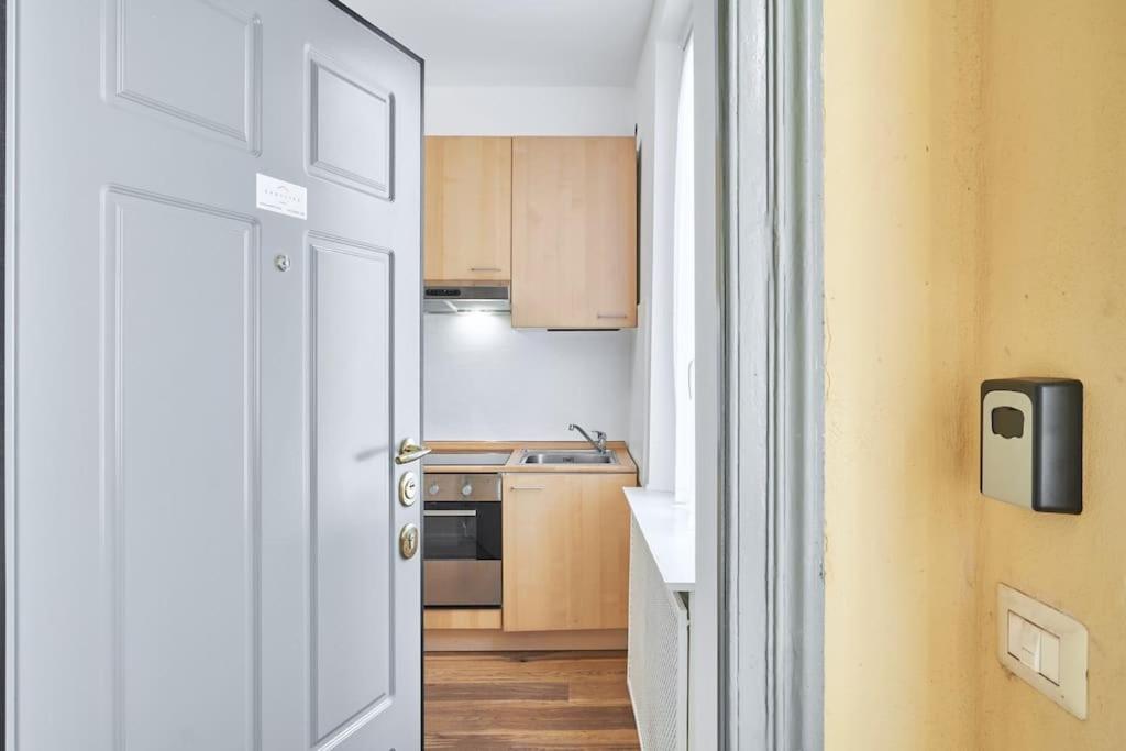 Easylife - A Few Minutes From Cadorna Fs