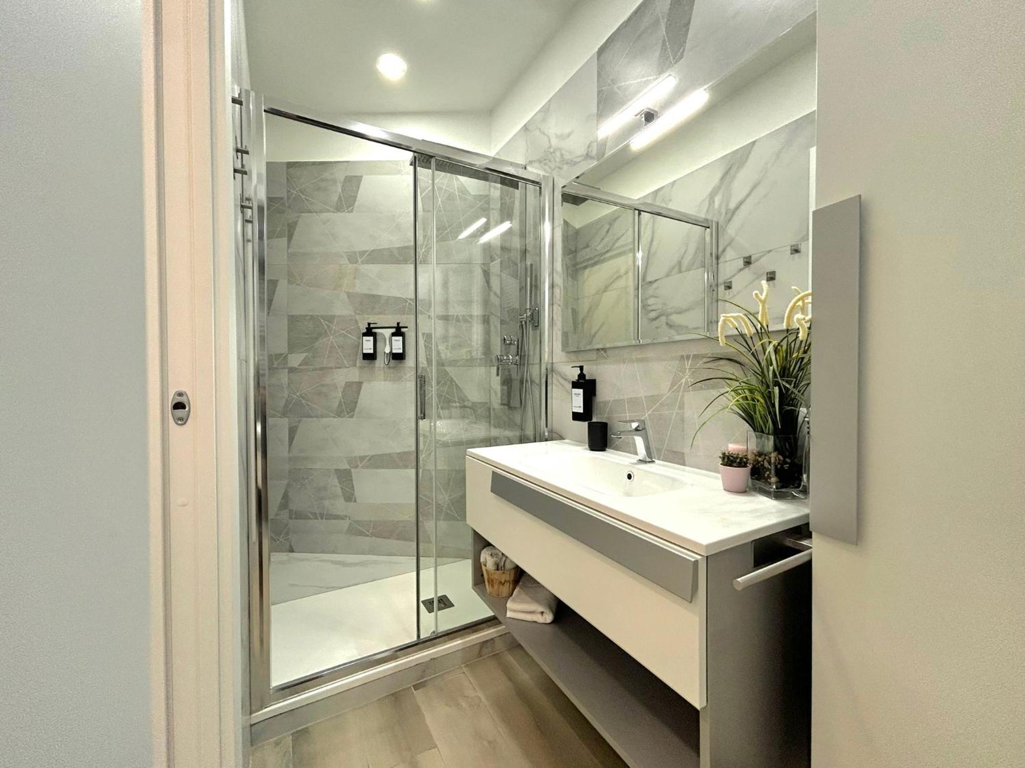 Modern Mm3 Afforifn Only 15 Min From Duomo Apartment *