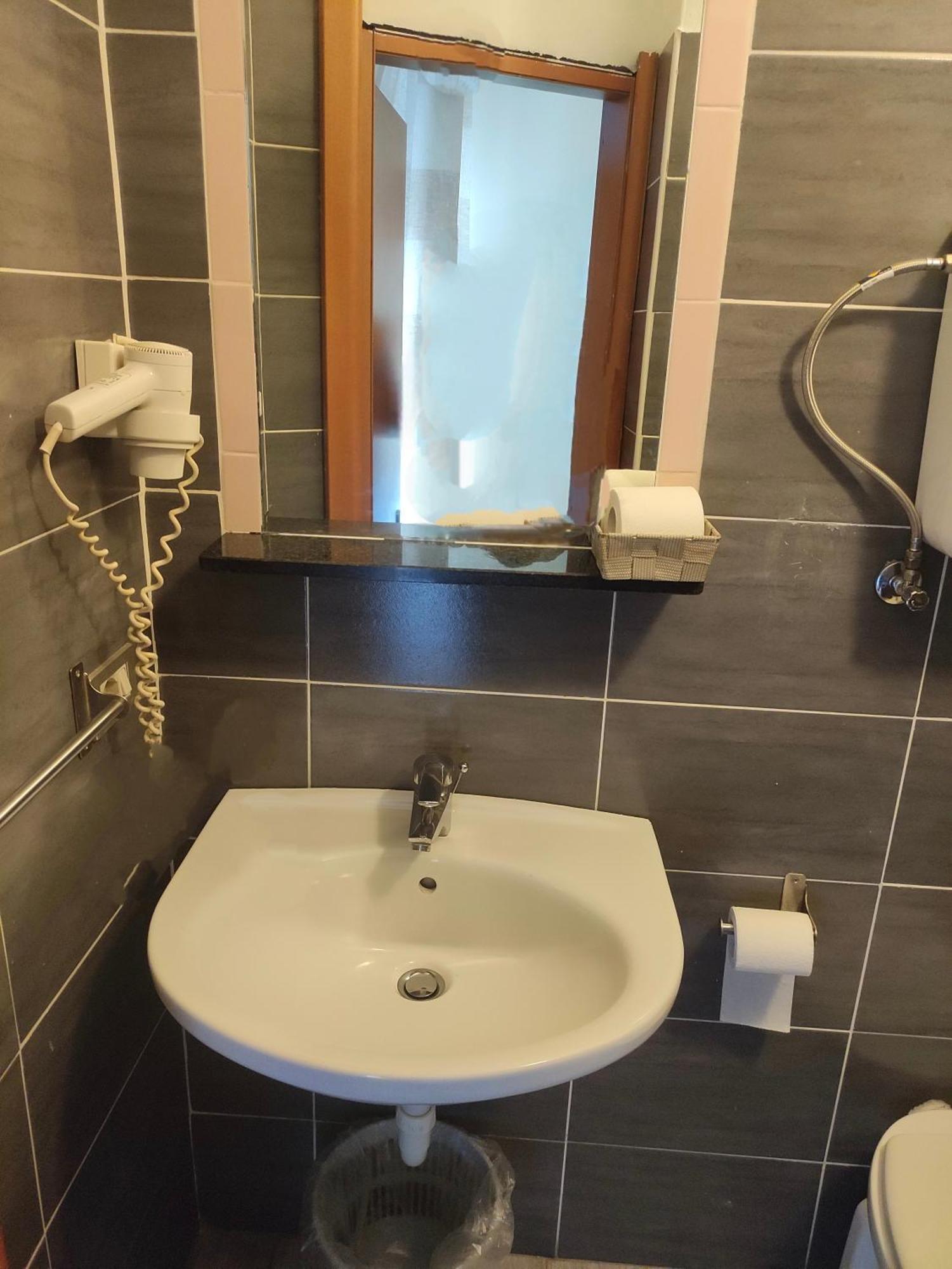 Salus Hotel