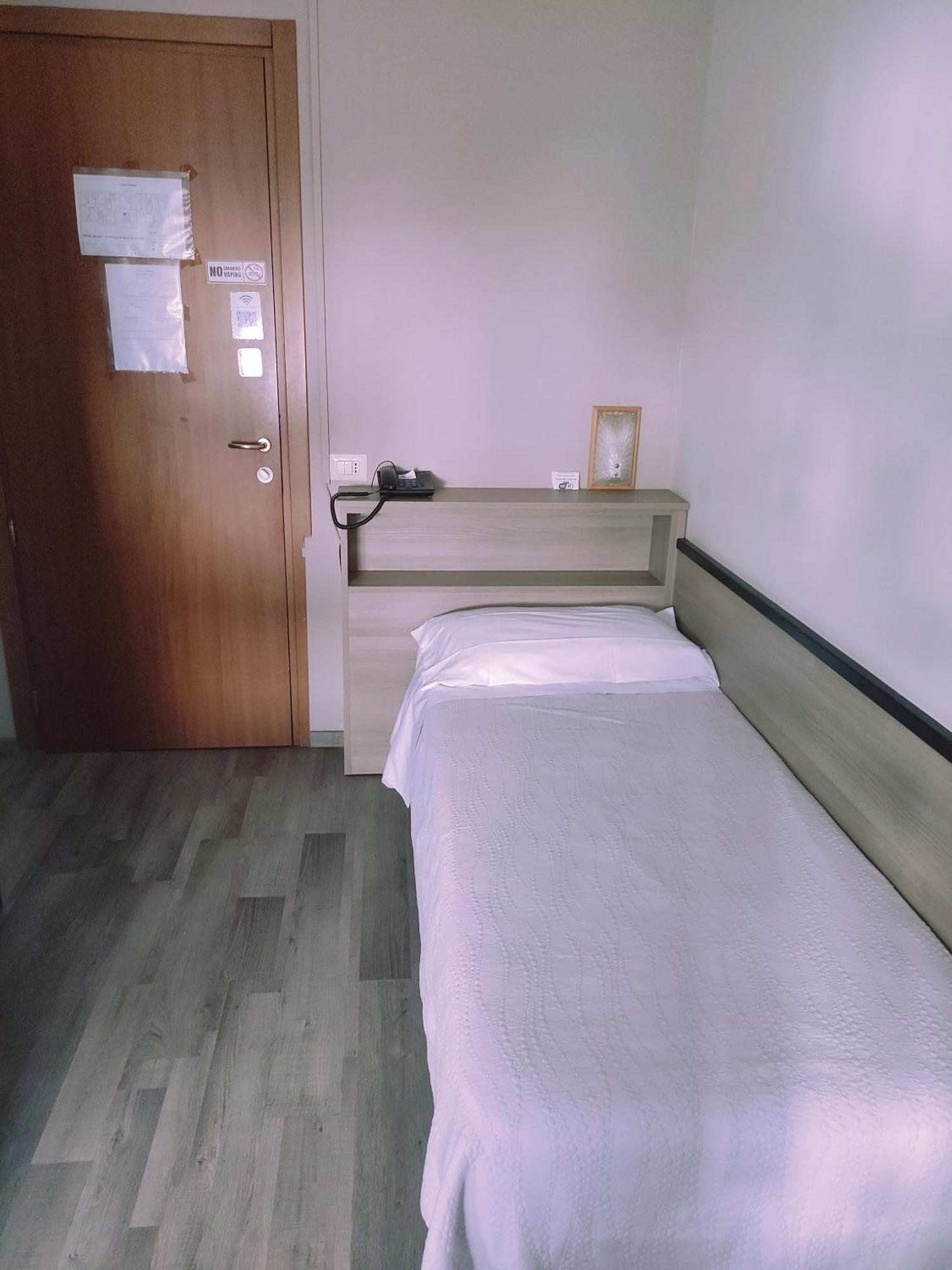 Salus Hotel *