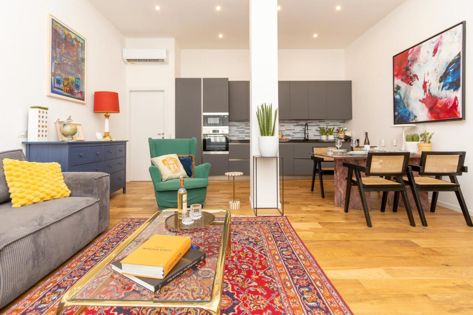 Loft Luxury Design- With 2 Bedrooms -wifi Ultra-5min Metro Apartment