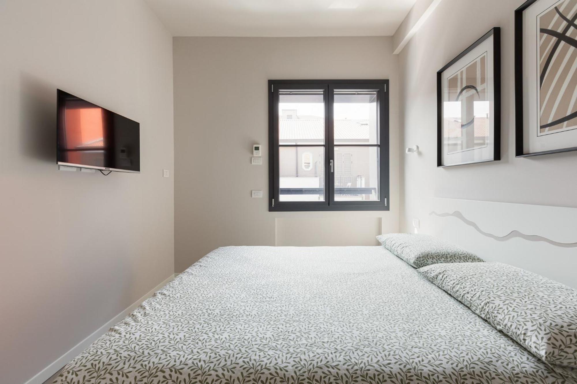 Superior With Veranda And Shared Swimming Pool Apartment Milan