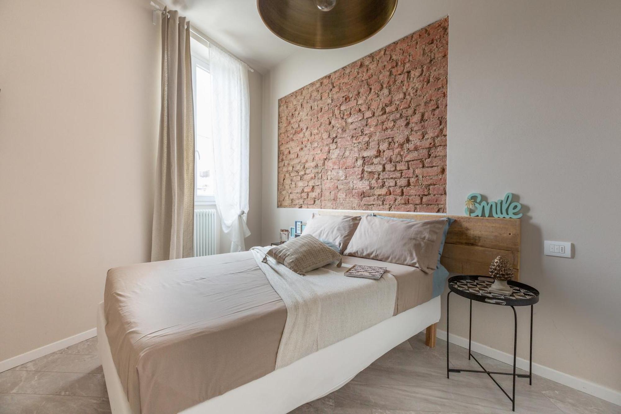 Apartment Stylish Skyline View Modern Amenities *