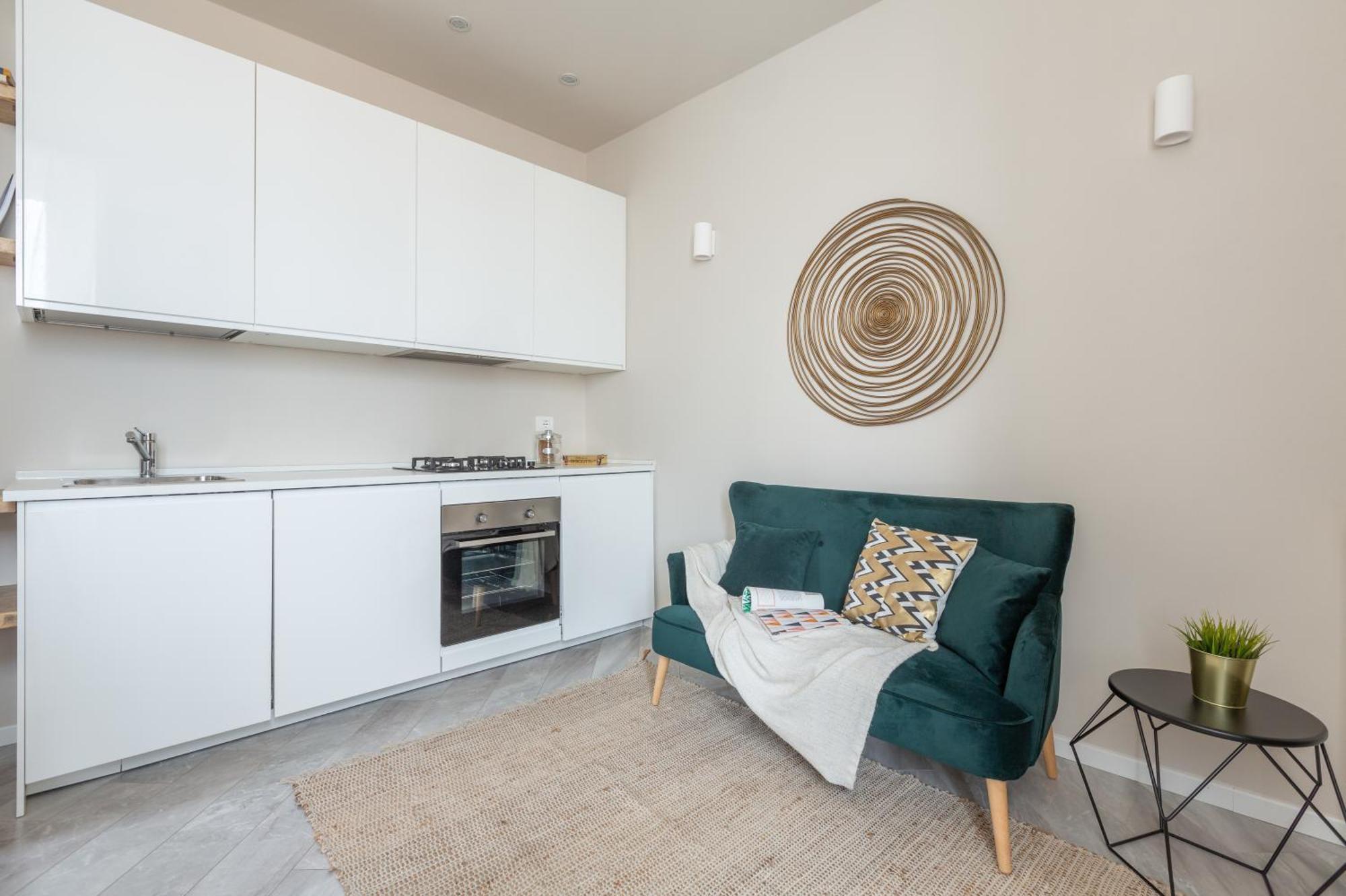 Stylish Skyline View Modern Amenities Apartment Milan