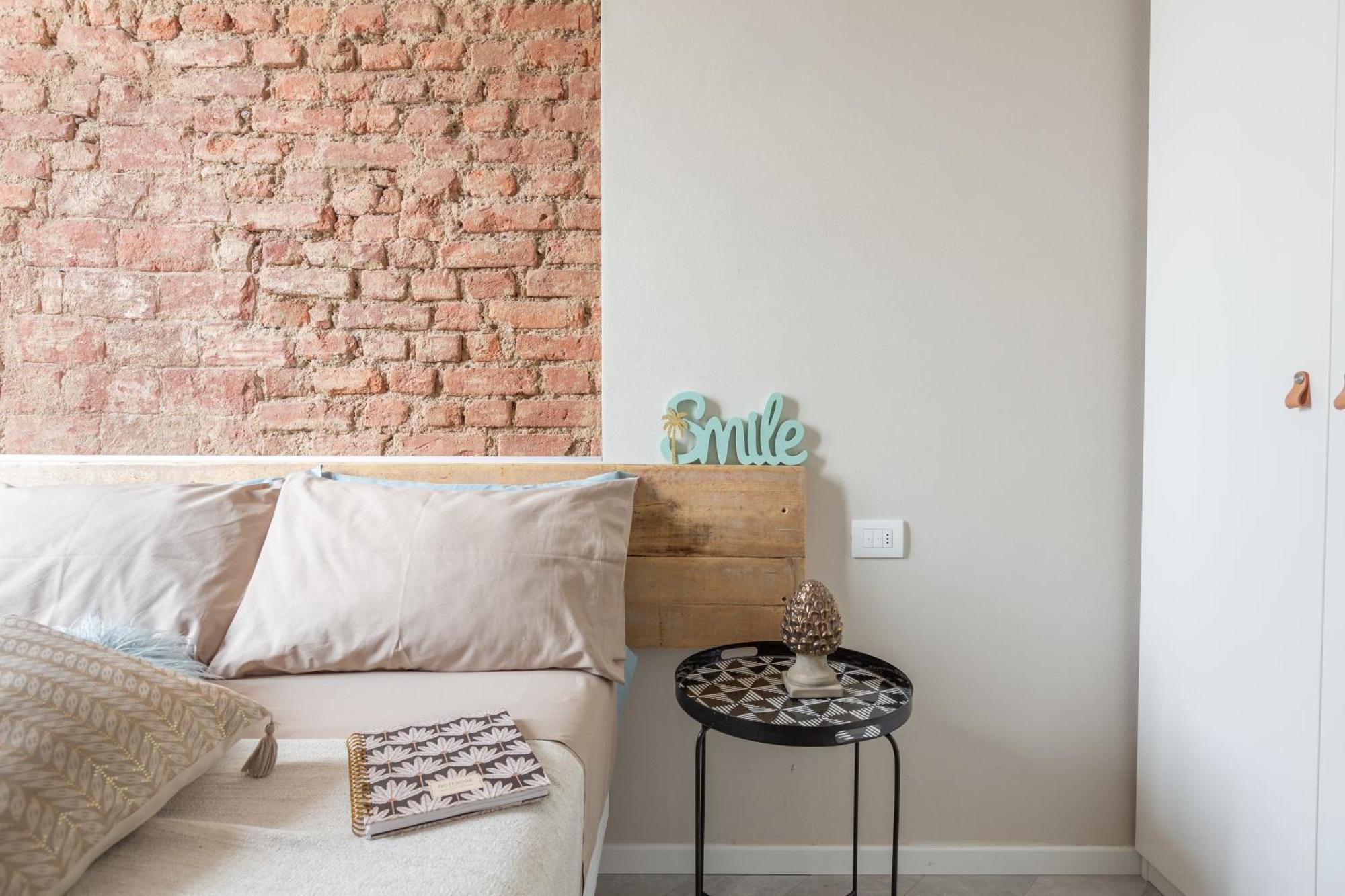 Stylish Skyline View Modern Amenities Apartment