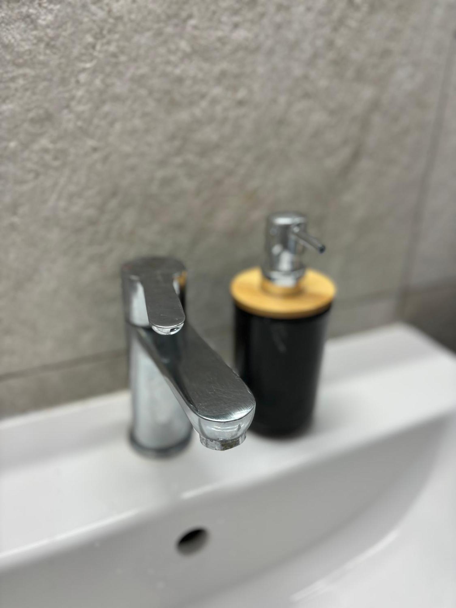 Apartamento In Garibaldi Station And Self Check In 4 People *