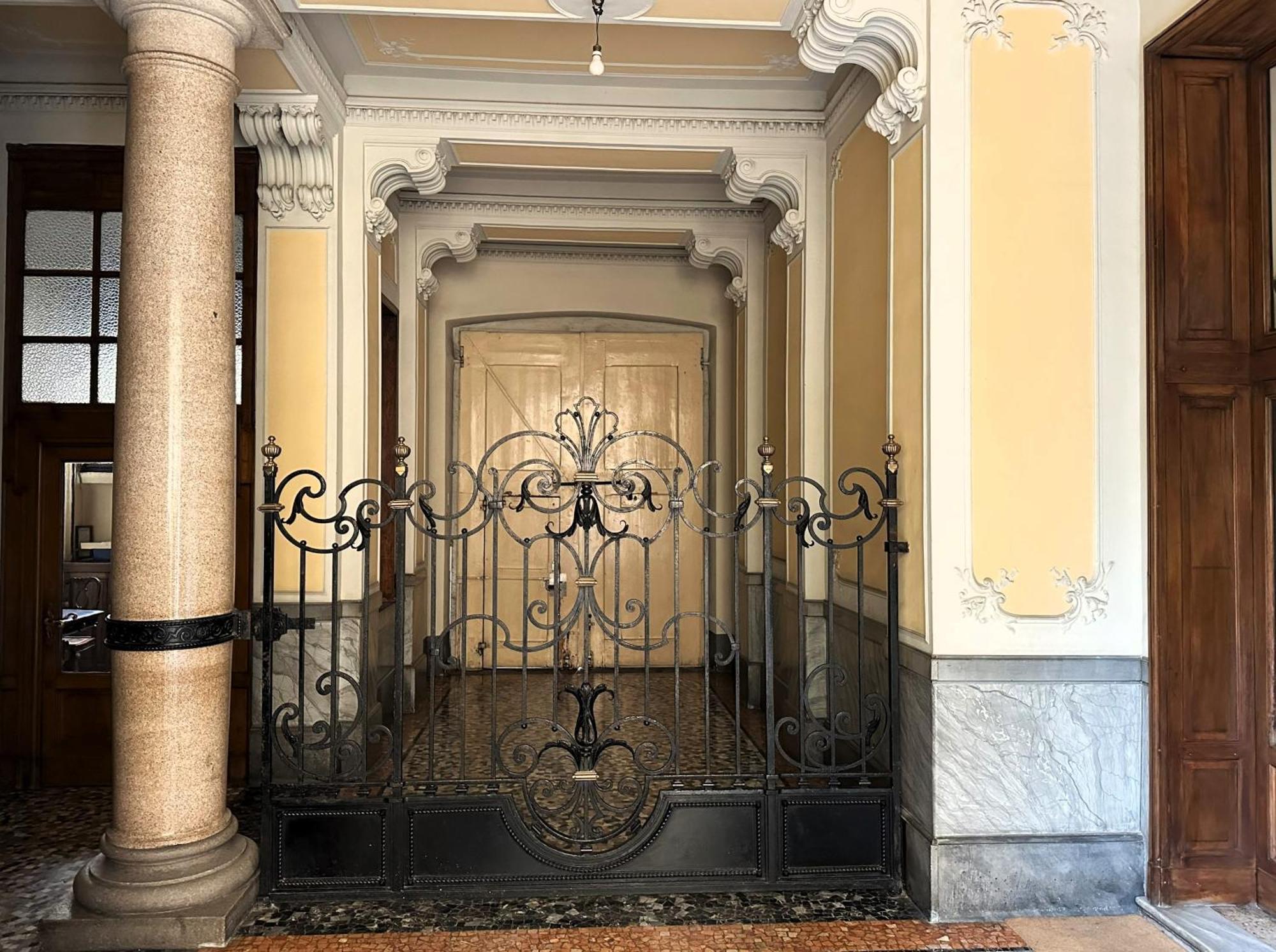 In Historic Building- Porta Venezia Appartamento