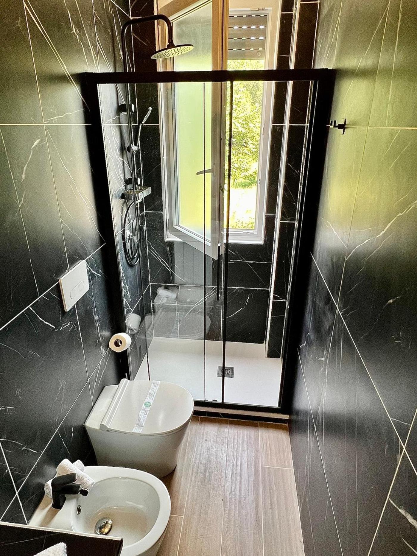 Moderno Ed Elegante Loft Con Balcone Milan