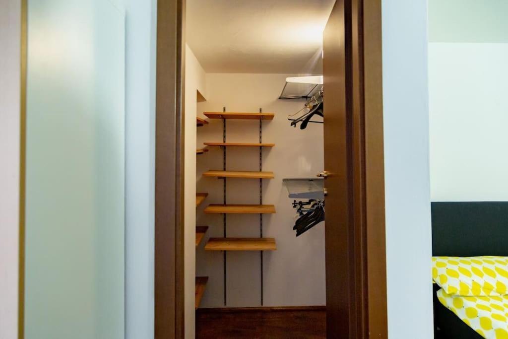 2 Min Da Porta Genova - Elegante Bilocale Apartment