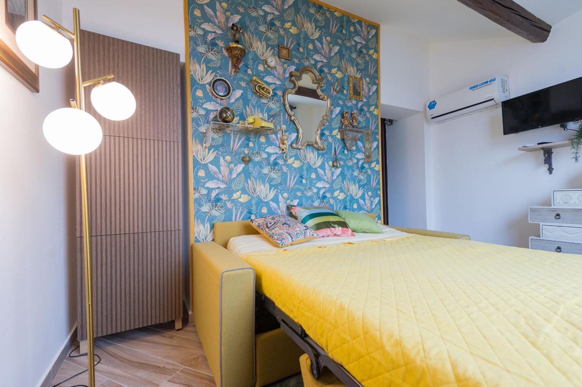 Deluxe Attic For 2, With Amazing Terrace And Poweful Wi-fi - Very Near The Metro, Position, Very Well Connected To Train Stations And Malpensa, Linate And Begramo Airports * Milano