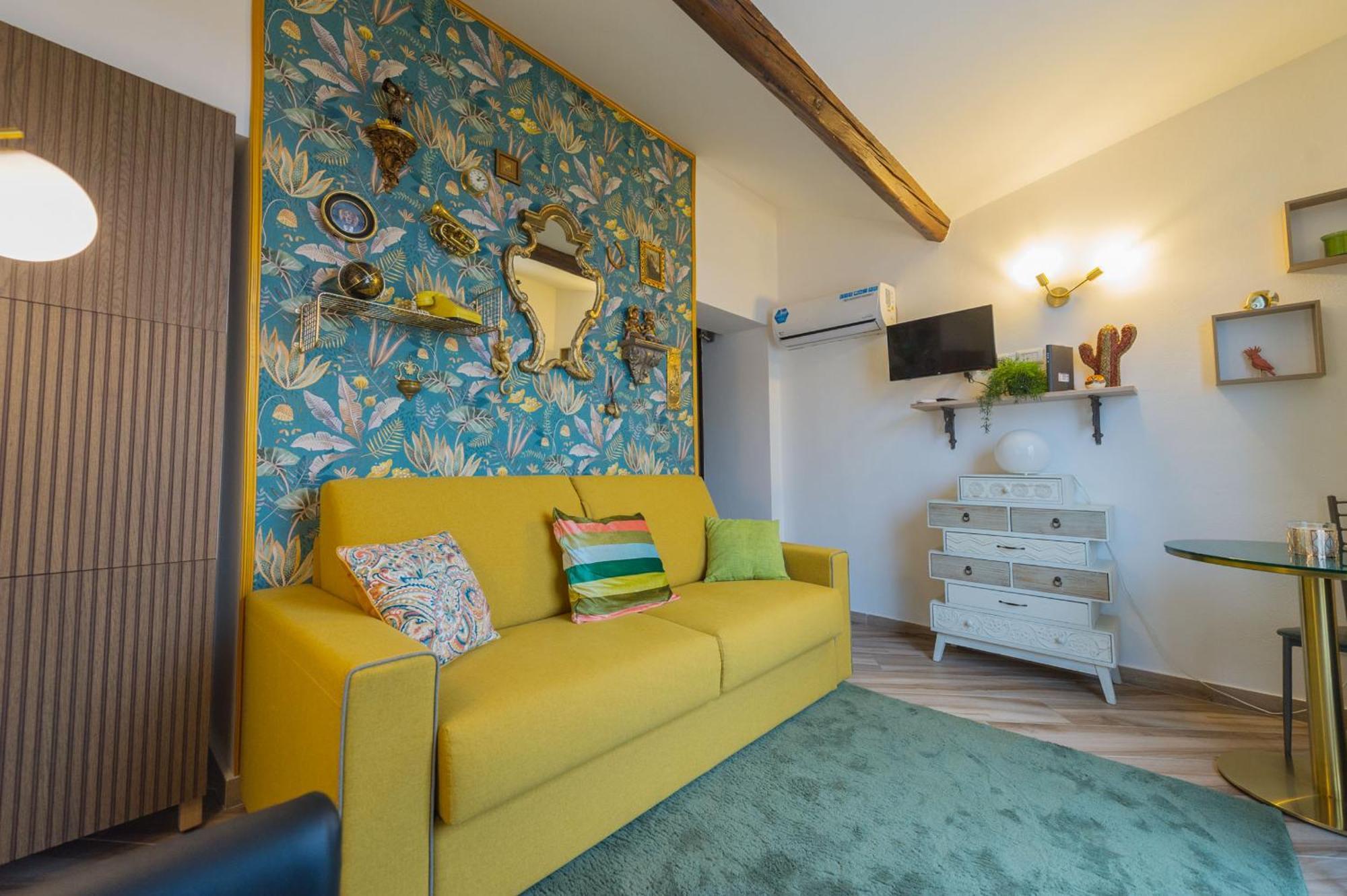 Deluxe Attic For 2, With Amazing Terrace And Poweful Wi-fi - Very Near The Metro, Position, Very Well Connected To Train Stations And Malpensa, Linate And Begramo Airports Appartamento Milano