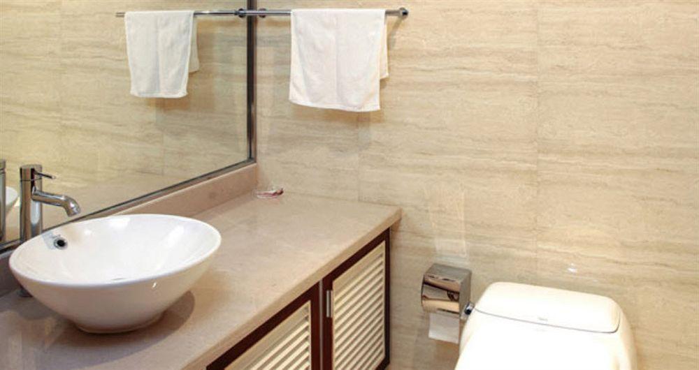 Huaxia Hotel 4*
