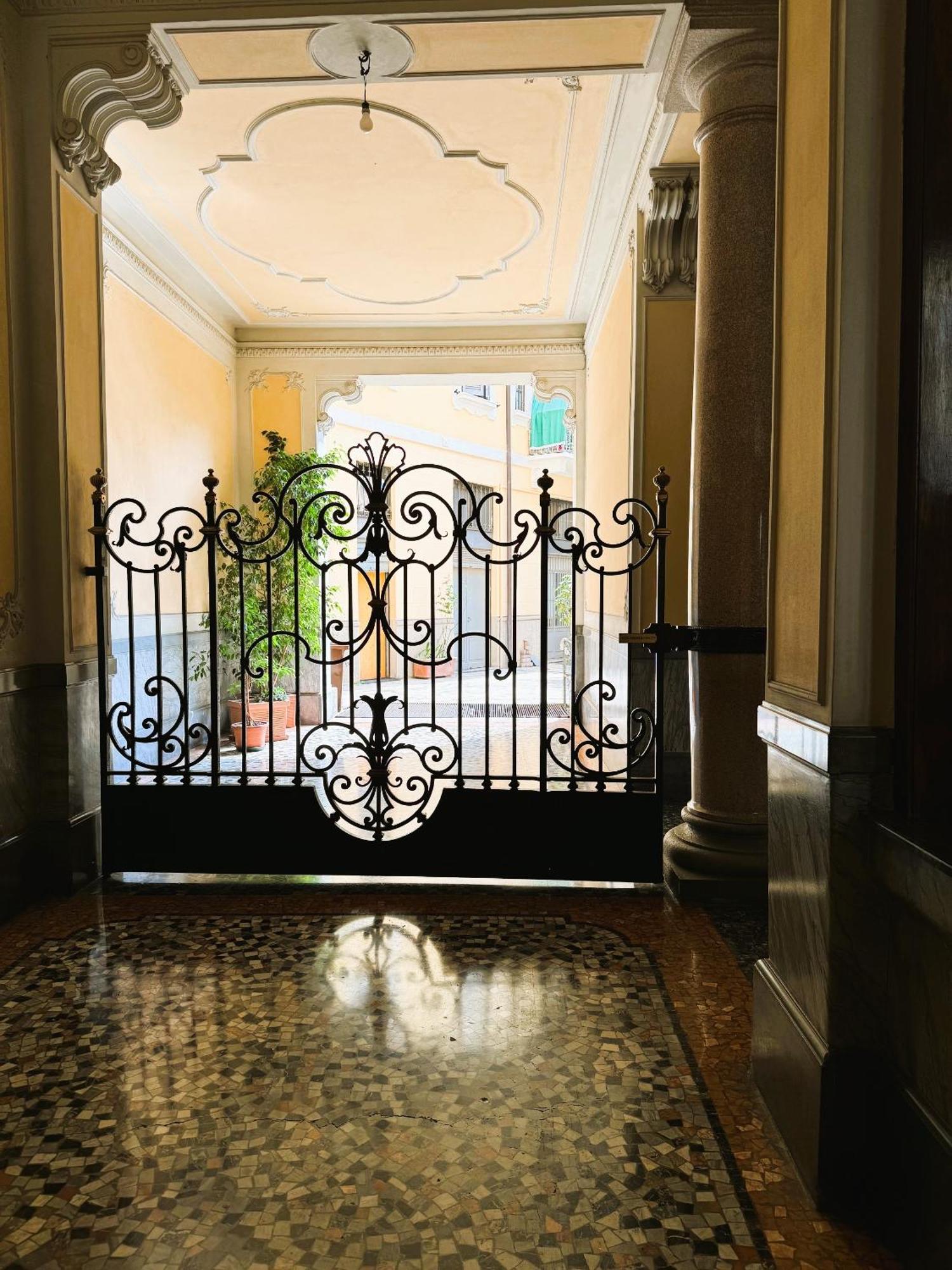 In Historic Building- Porta Venezia Appartamento