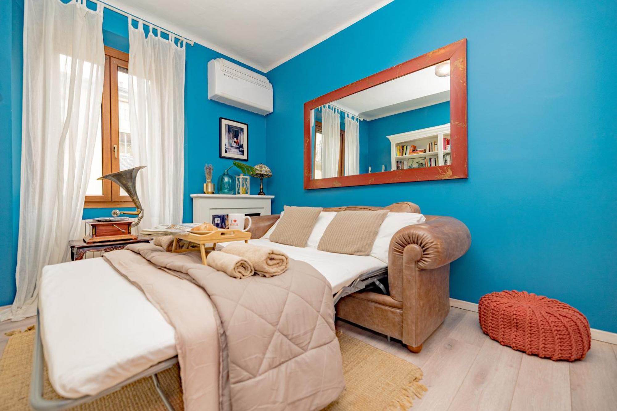 Vintage Gem - 8 Min Duomo Apartment *