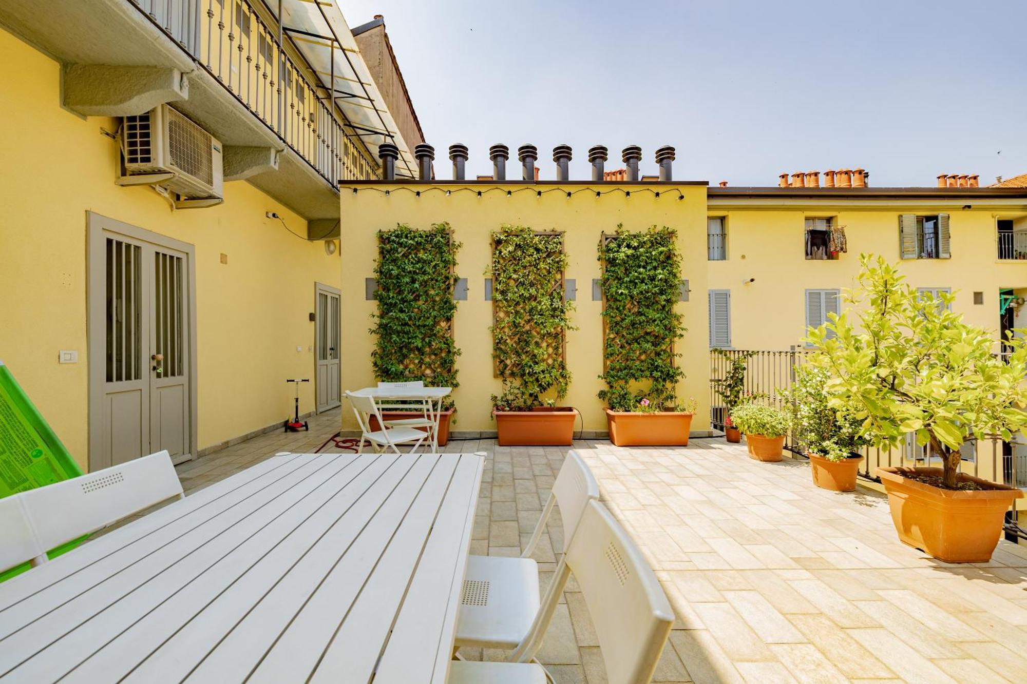 Vintage Gem - 8 Min Duomo Apartment *
