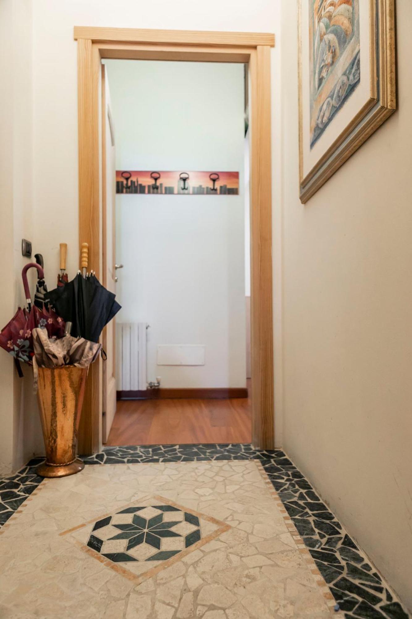 Trilocale Con Soppalco Apartment Milan