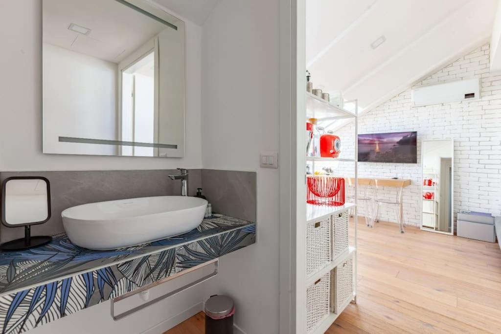 Life Modern Design 10 Mt Da M Lilla Apartment Milan