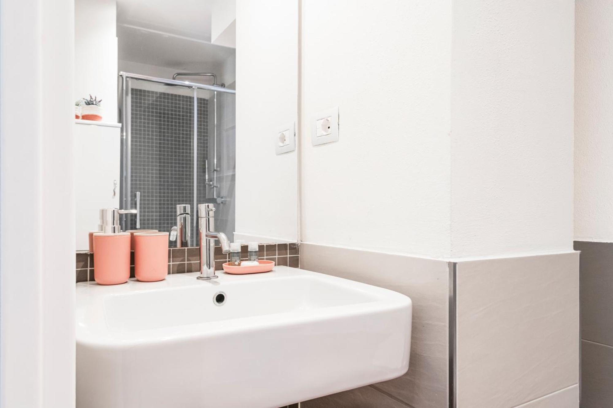 Fully Furnished Flat Arco Della Pace By Easylife Appartamento *
