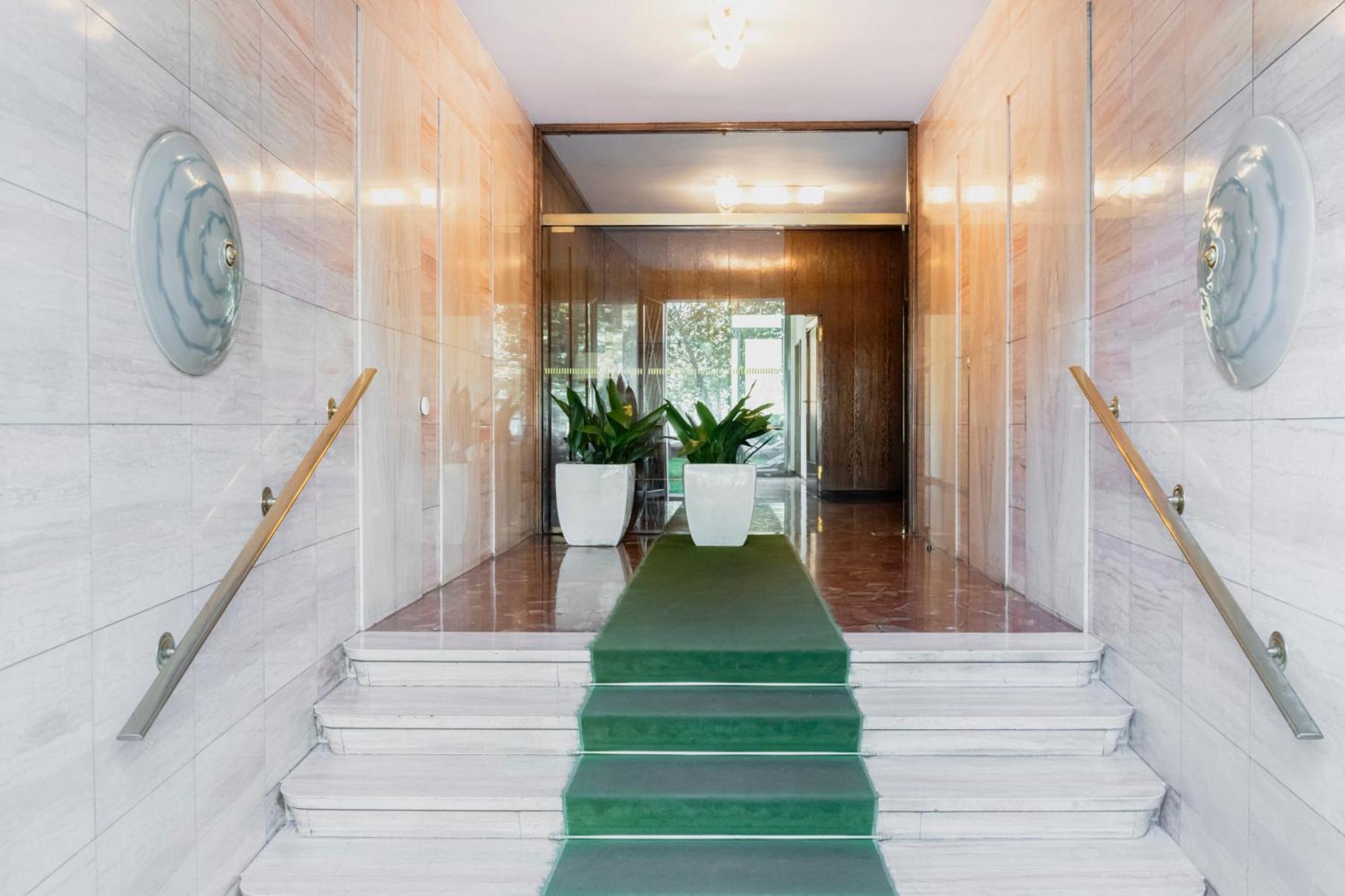 Fully Furnished Flat Arco Della Pace By Easylife *