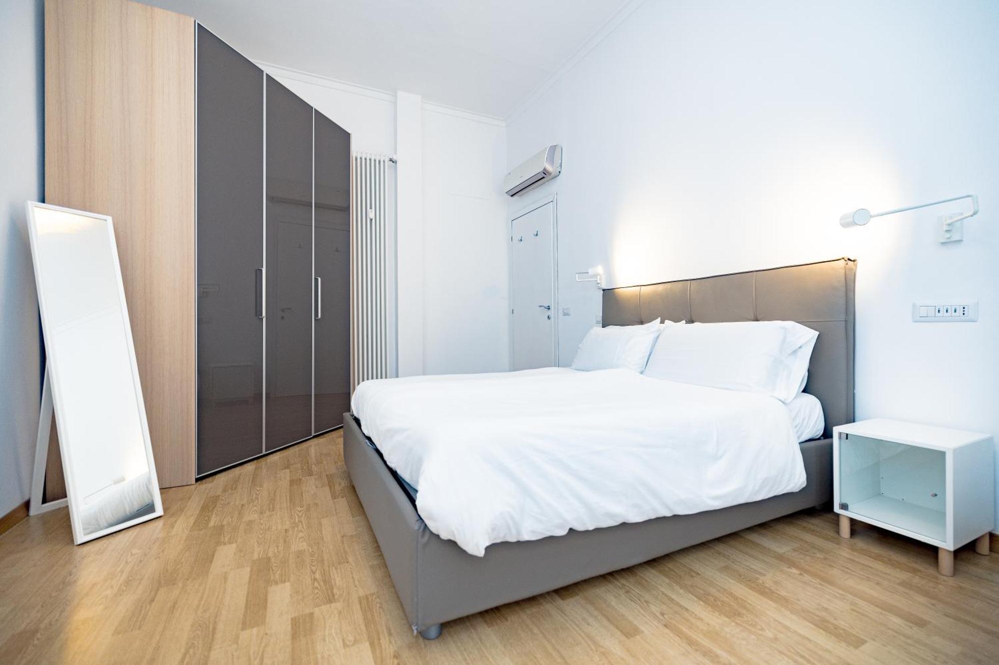 Minimal Apartment Near Bocconi University Apartamento Milão