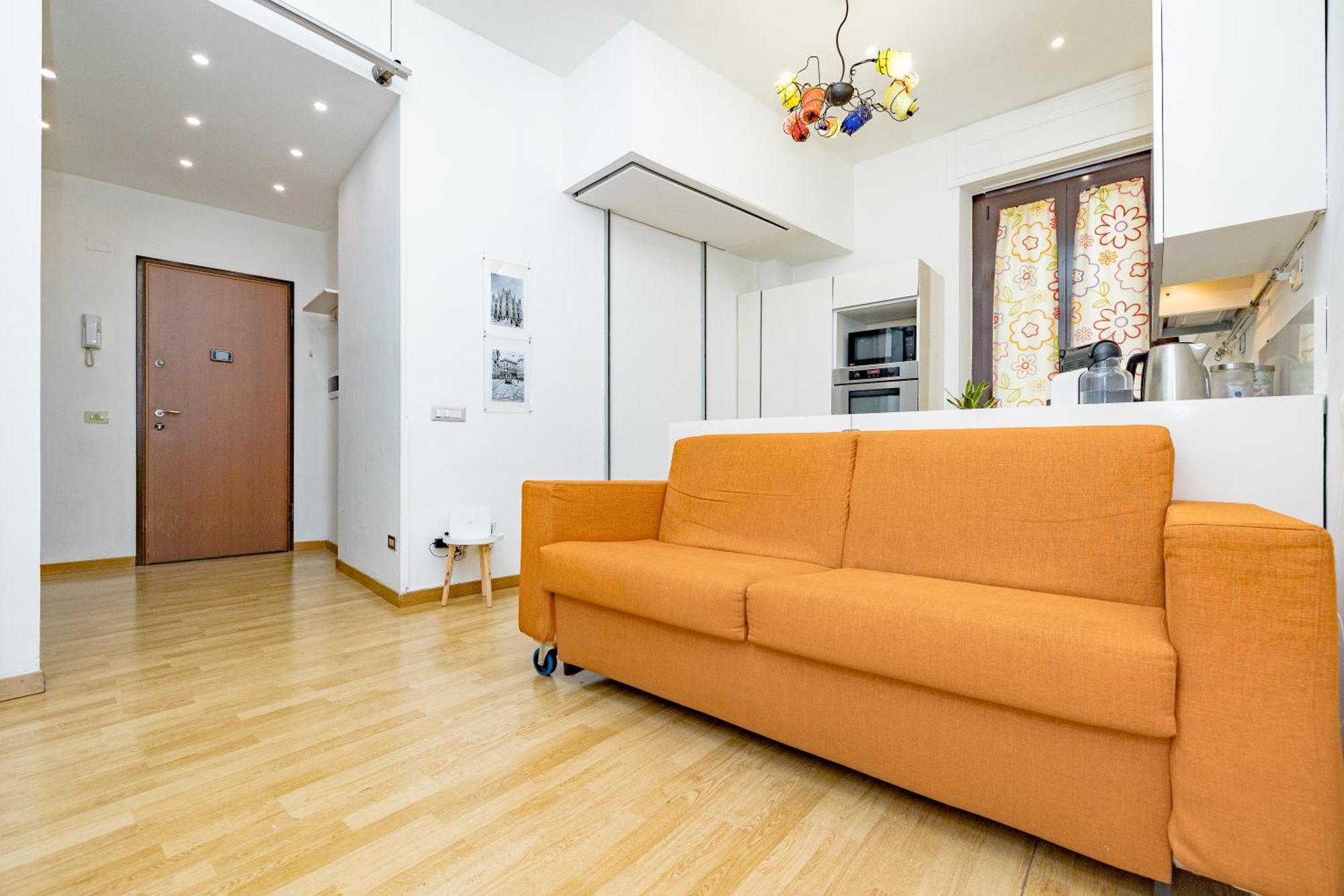 Minimal Apartment Near Bocconi University * Milão