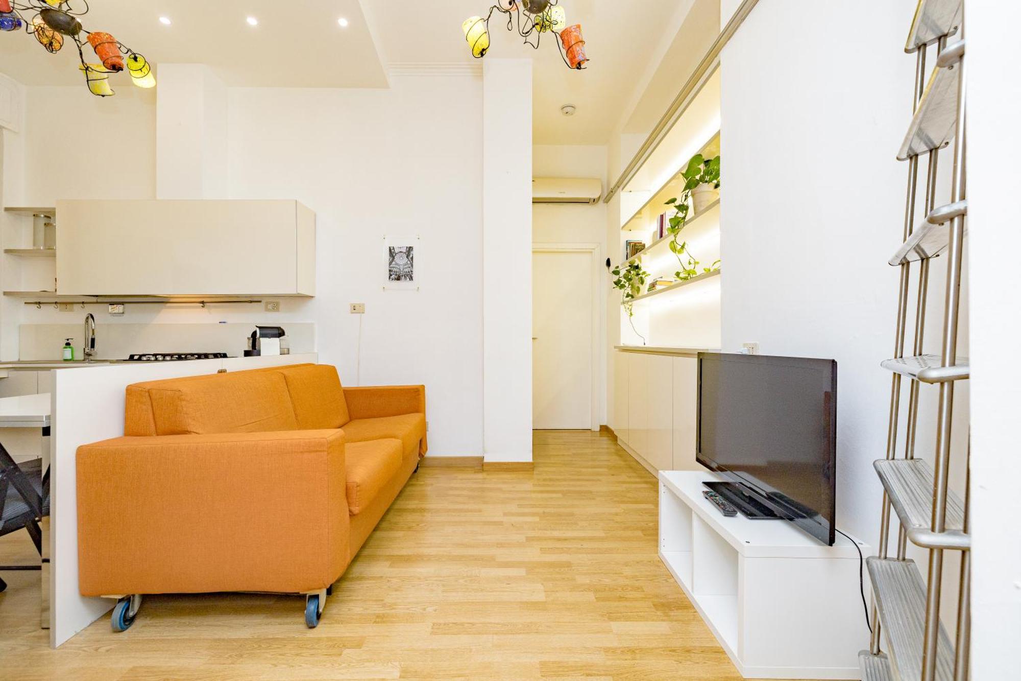 Minimal Apartment Near Bocconi University Milão