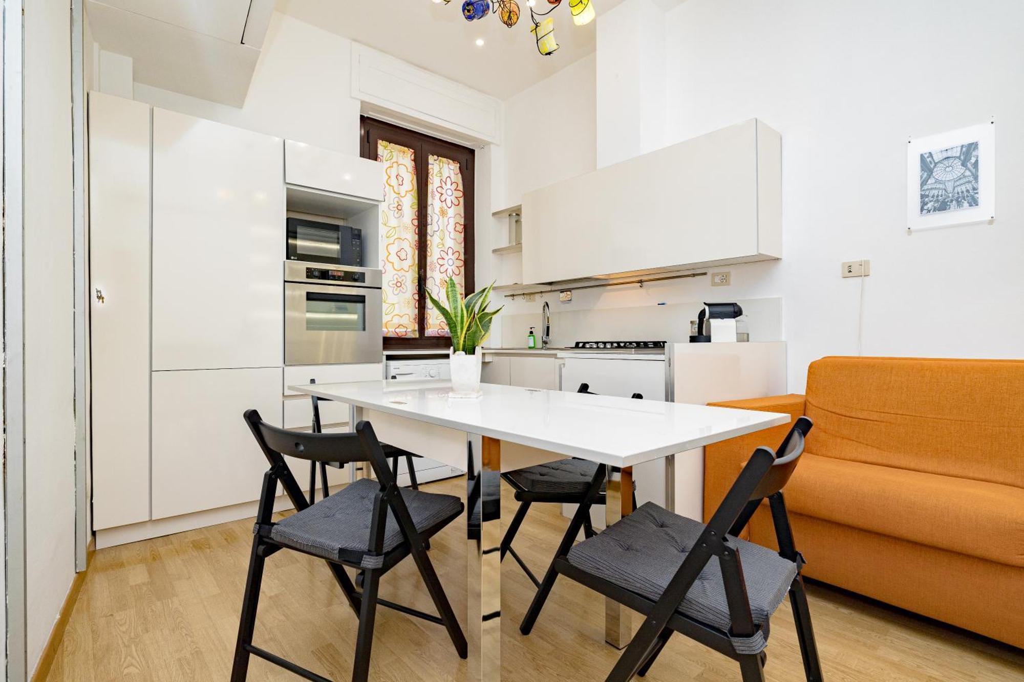 Minimal Apartment Near Bocconi University * Milão