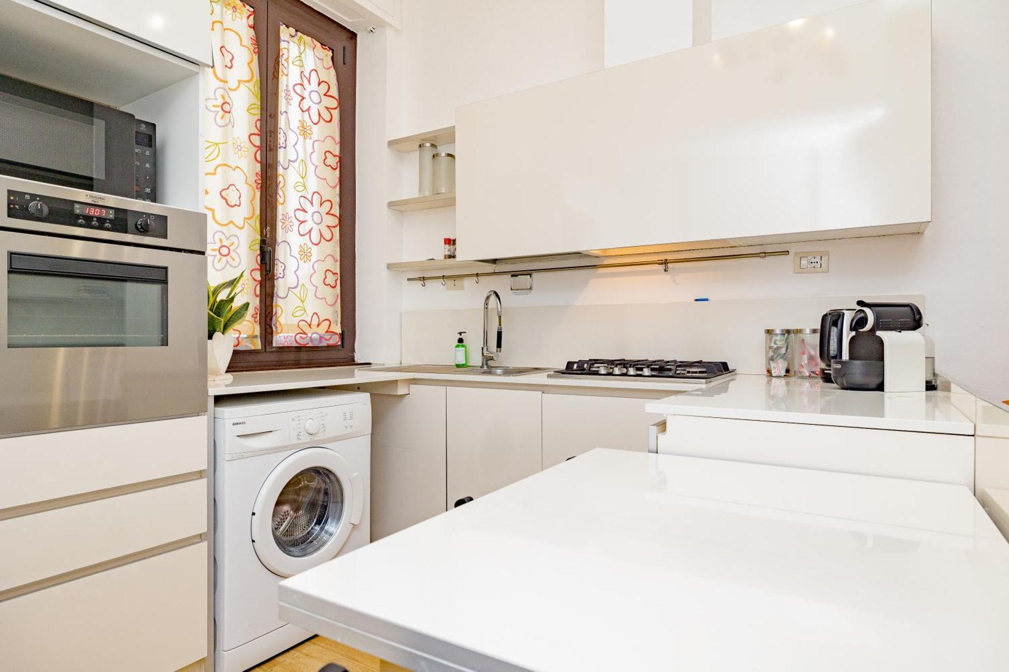 Minimal Apartment Near Bocconi University