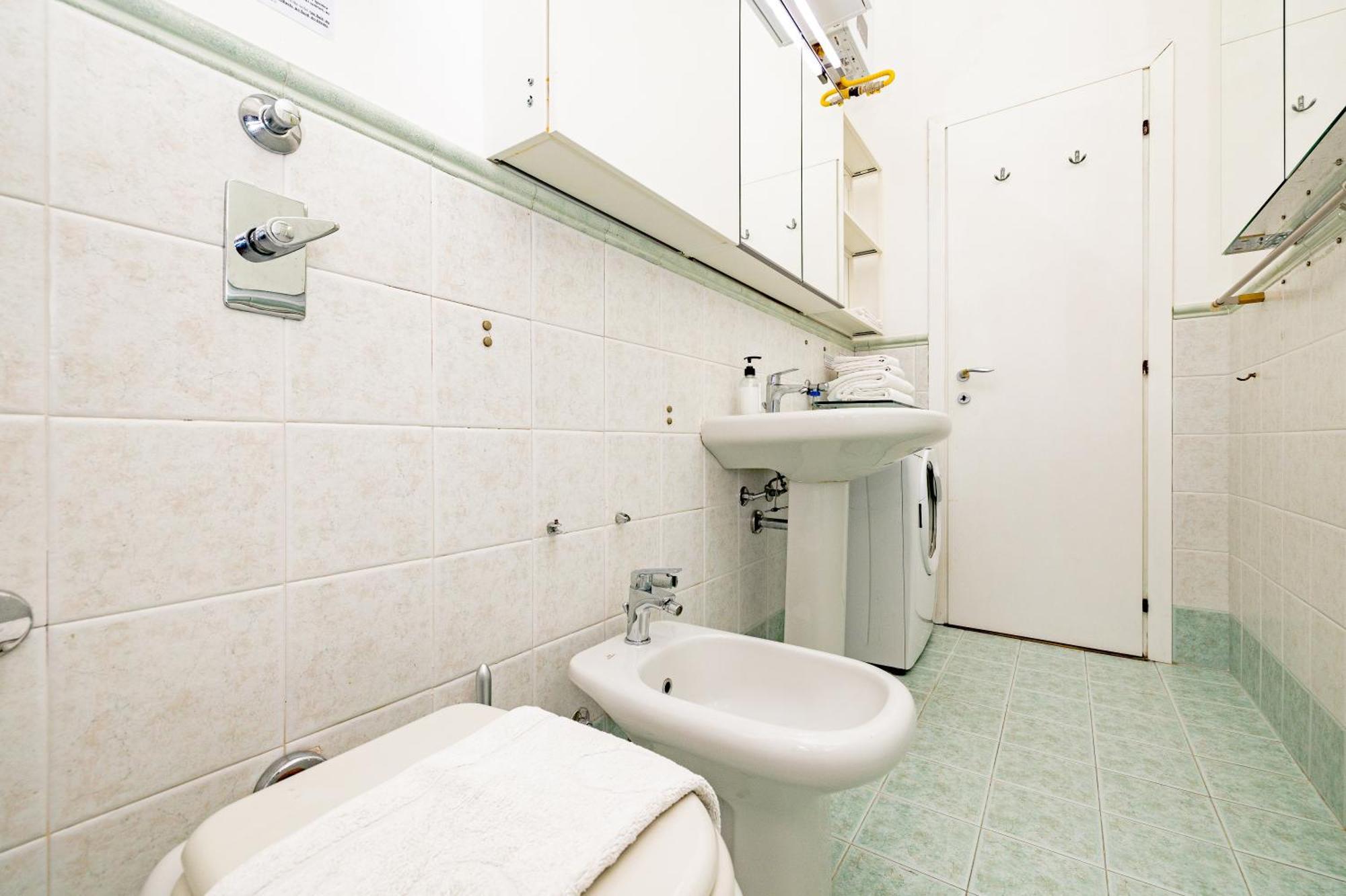 Minimal Apartment Near Bocconi University * Milão