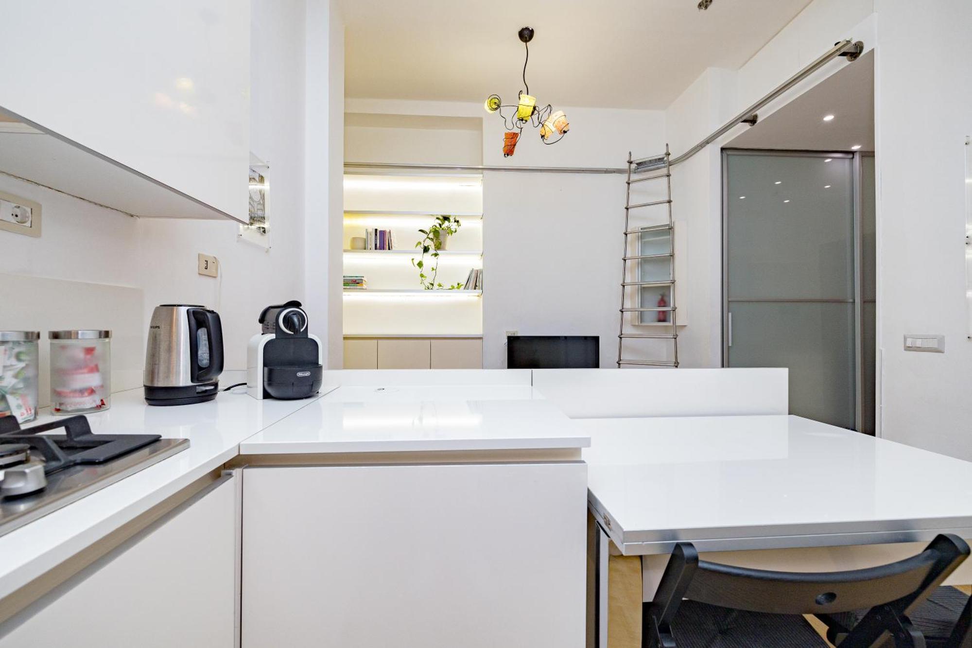 Minimal Apartment Near Bocconi University *