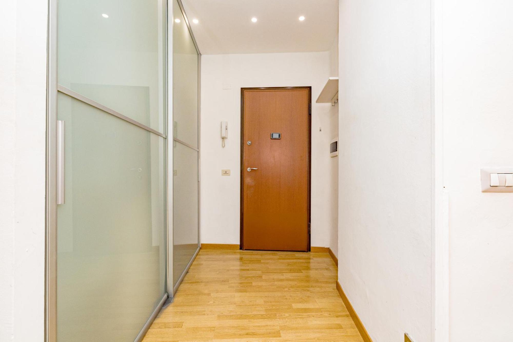 Minimal Apartment Near Bocconi University * Milão