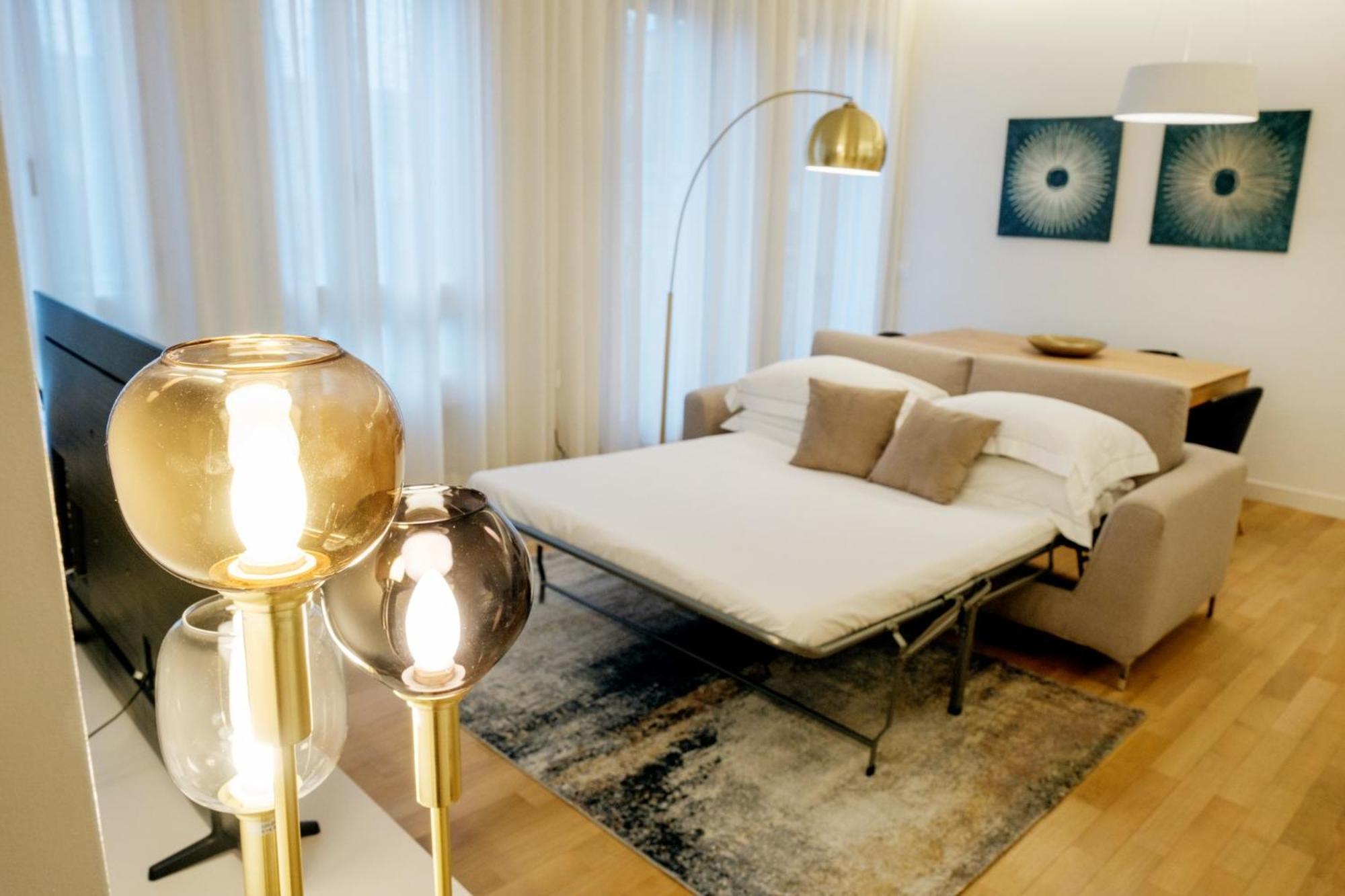 Manzoni 44 * Milan