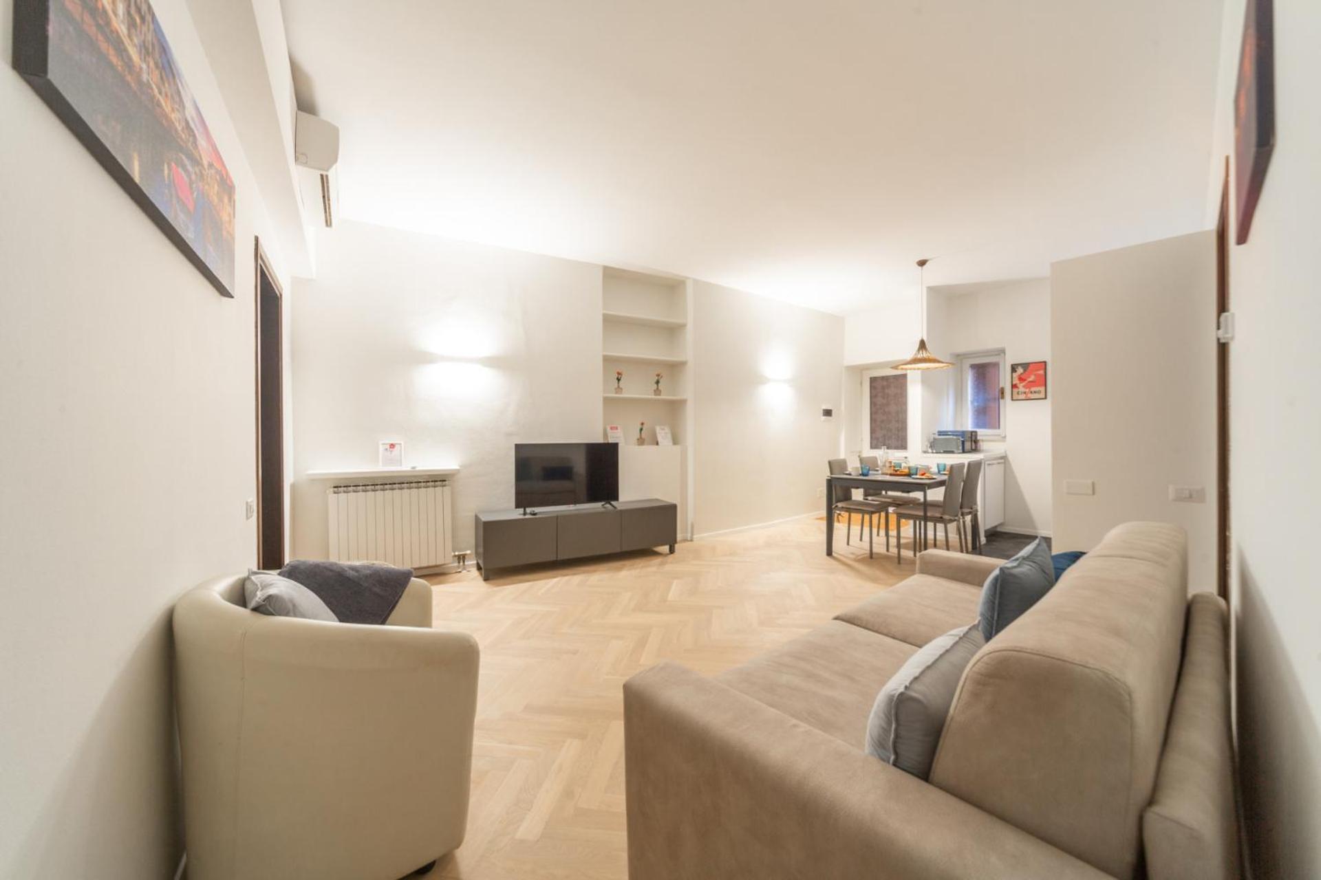 Charming 2-bedroom In Milanese Building Apartment Milan