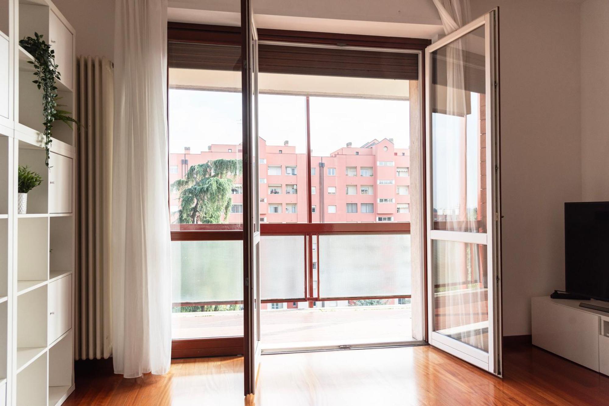 Youhosty - Cechov 21 * Milano