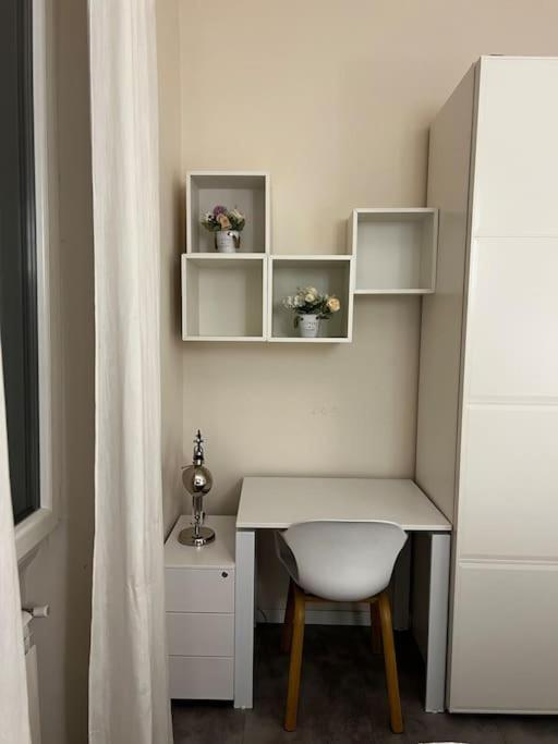 Apartment 10 Min Da Navigli E Centro, Nuova E Luminosa Oasi 1p *