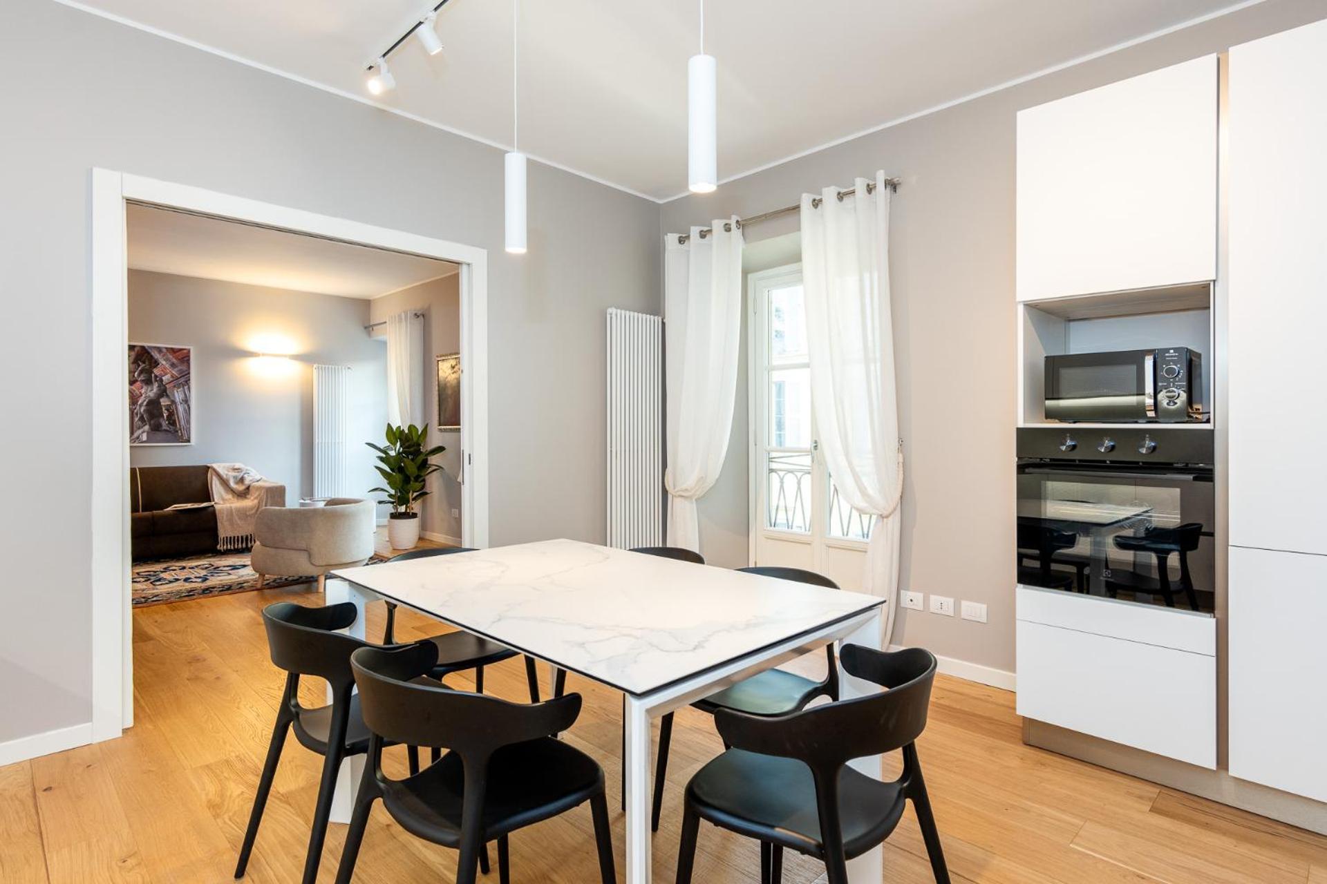 Luxurious & Spacious Flats In Duomo Apartment *