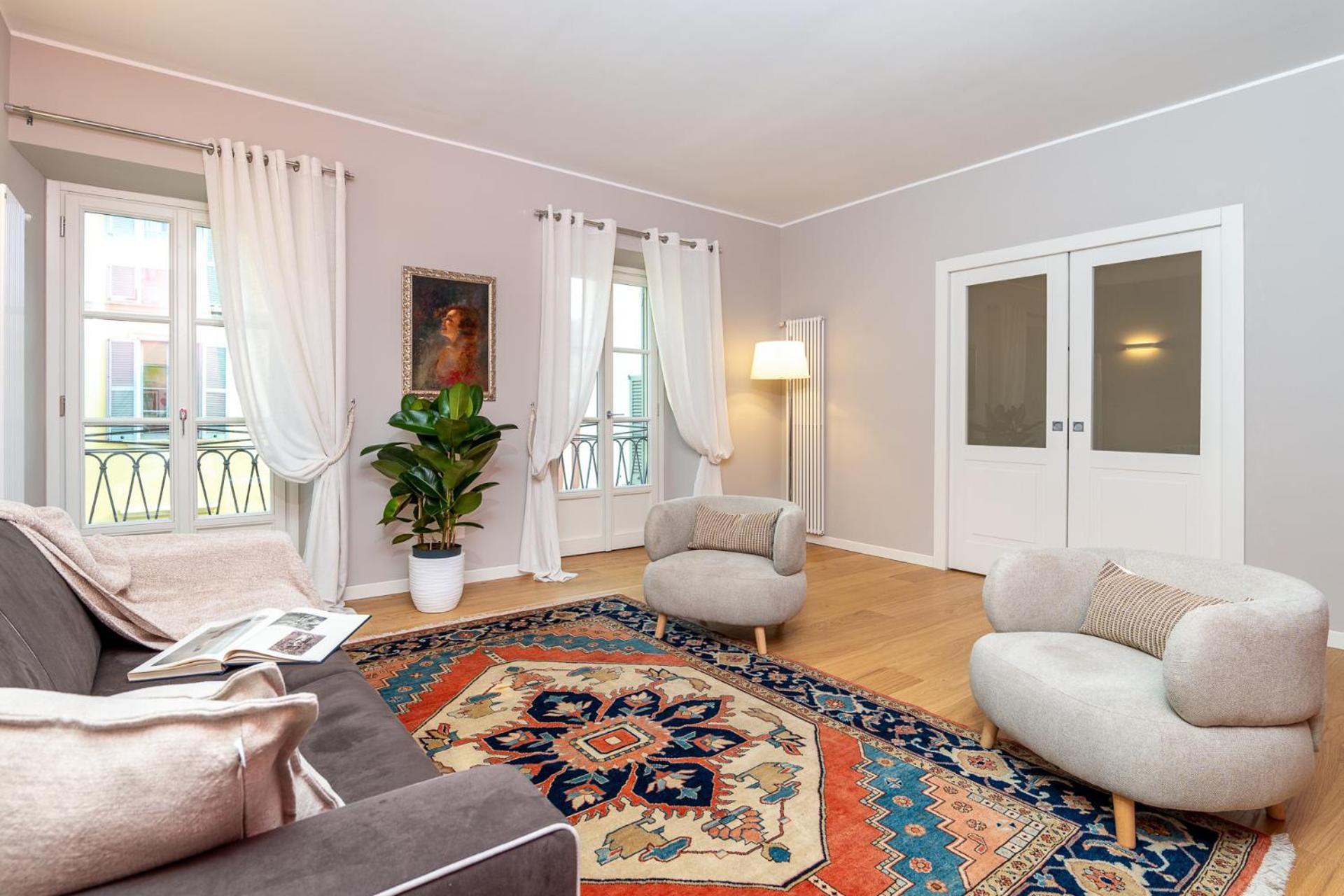 Luxurious & Spacious Flats In Duomo *