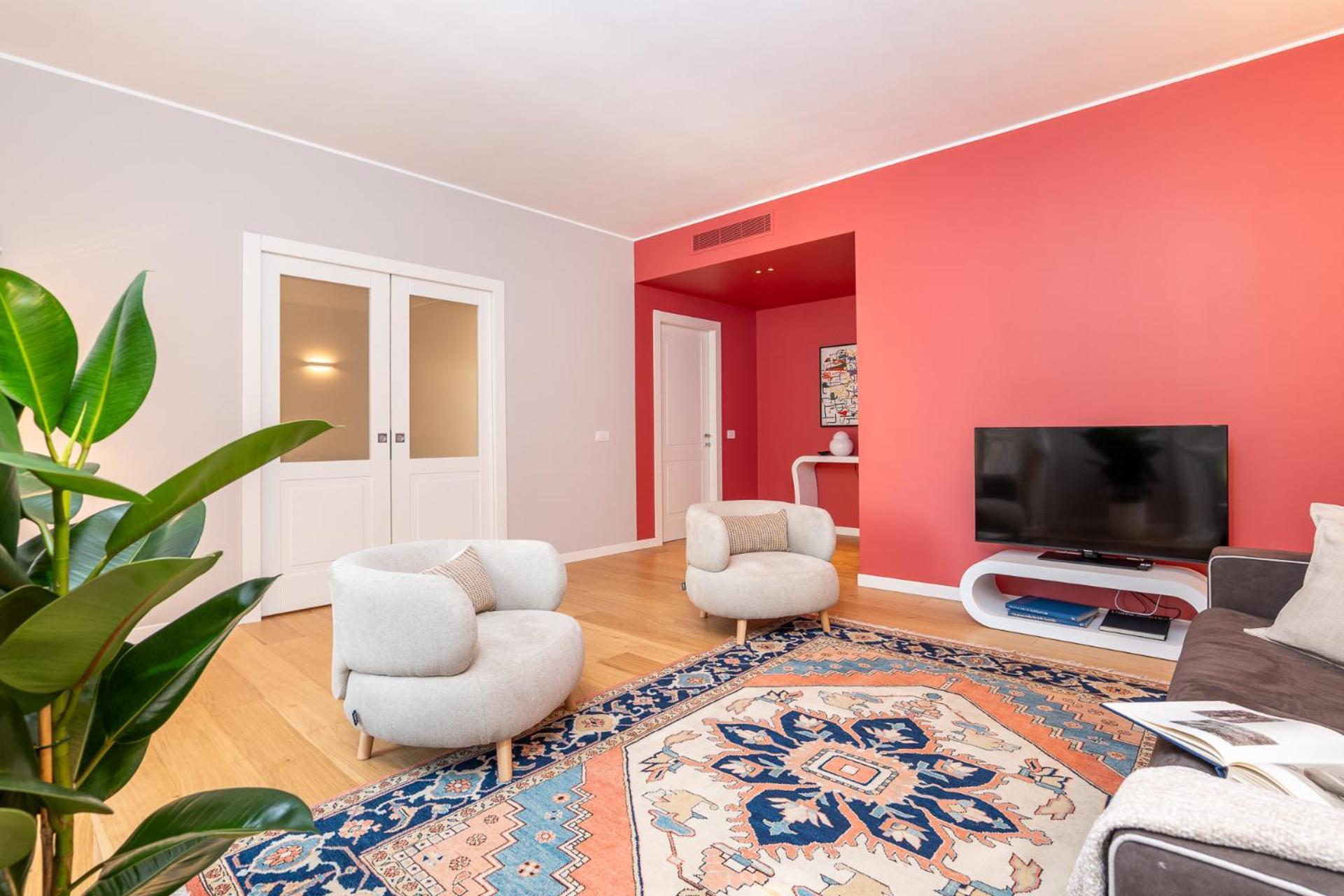 Luxurious & Spacious Flats In Duomo Apartment
