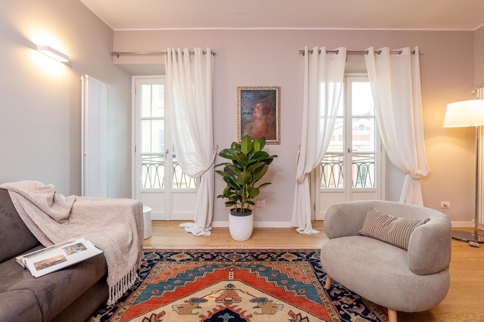Luxurious & Spacious Flats In Duomo Apartment *