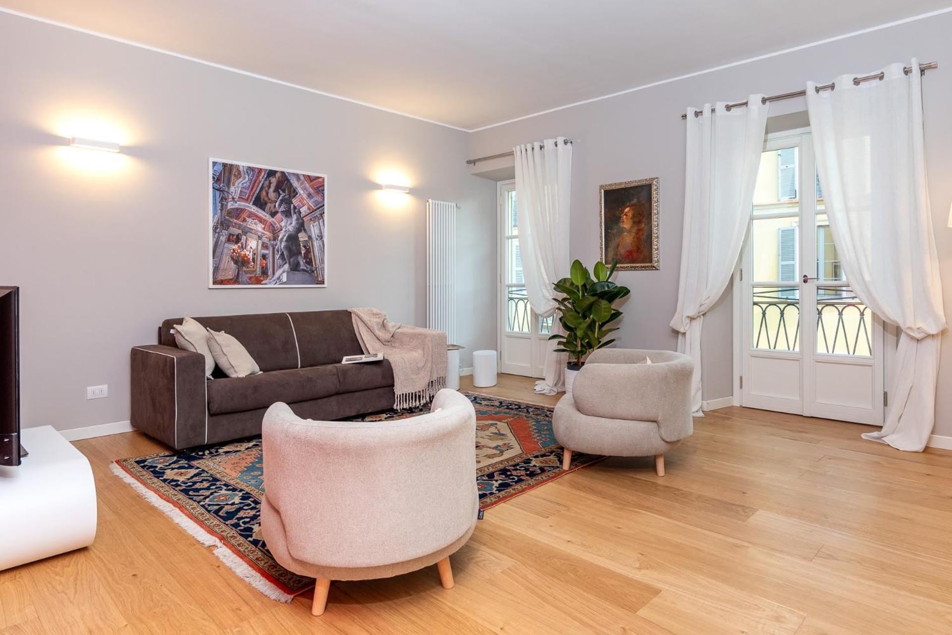 Luxurious & Spacious Flats In Duomo *